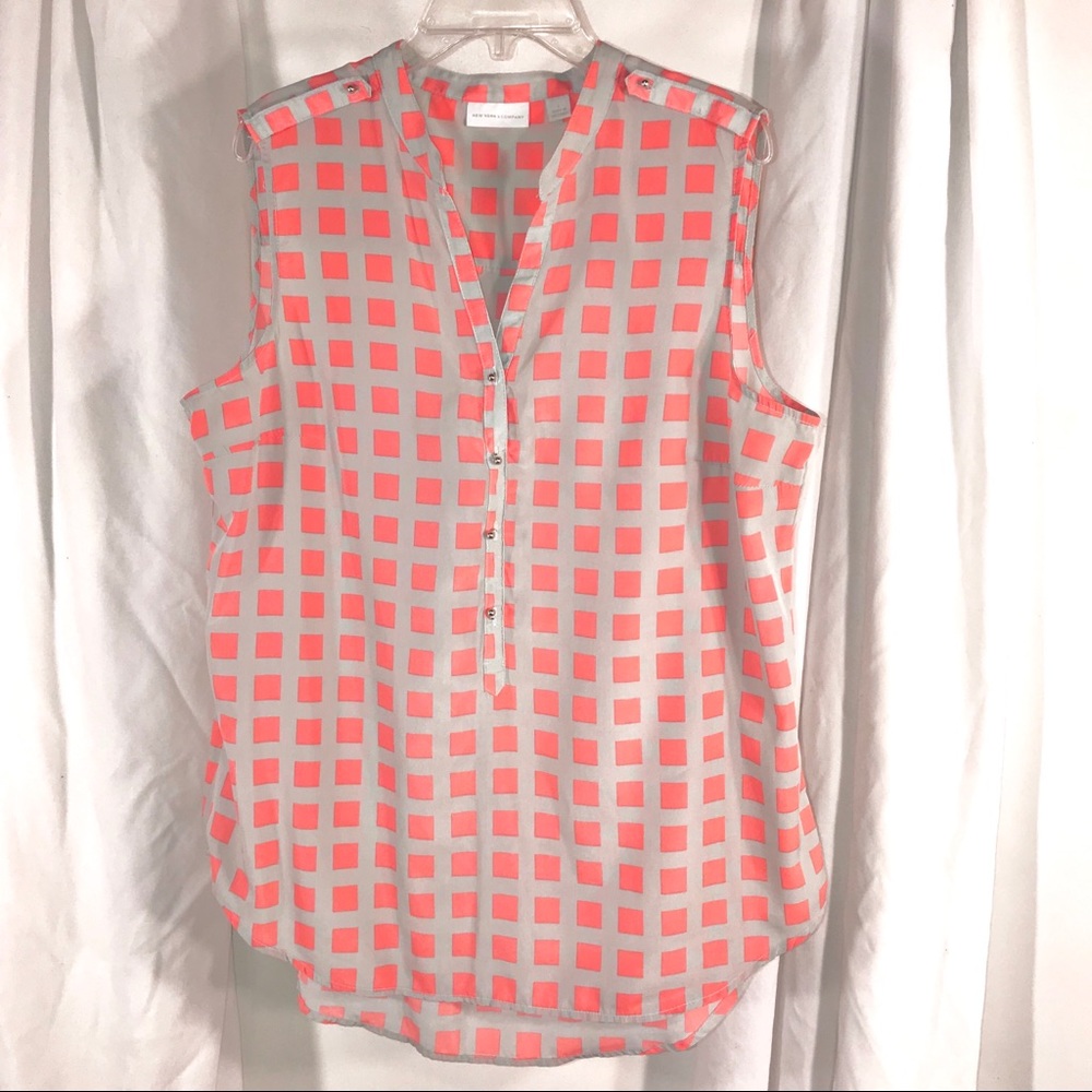 NY & Co Sleeveless Squares Pattern Top, Size Large